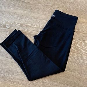 Black cropped lululemon leggings